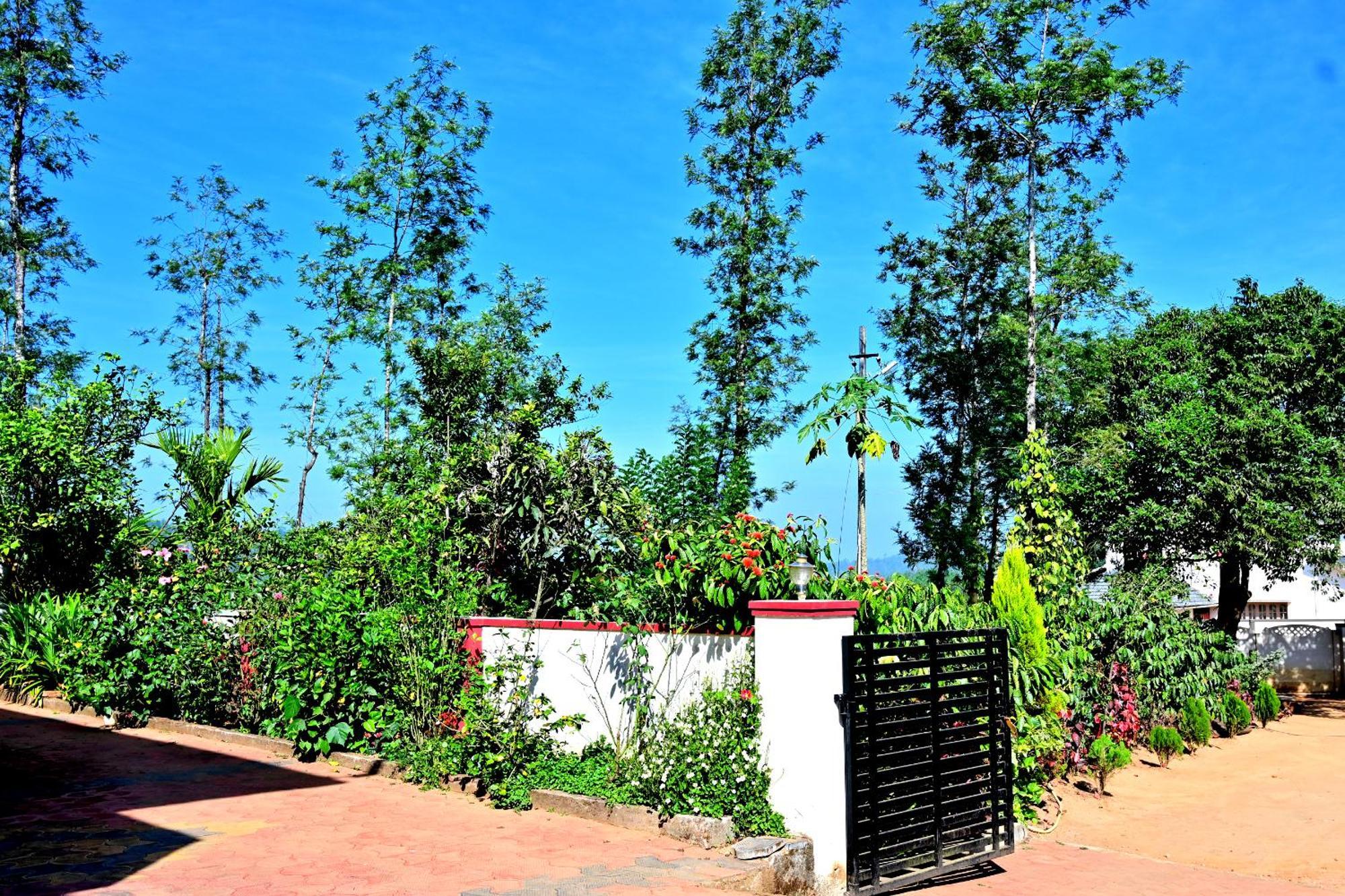 Hulihara Homestay - Full Villa, Coffee Estate & Balcony View Sakleshpur Exterior foto