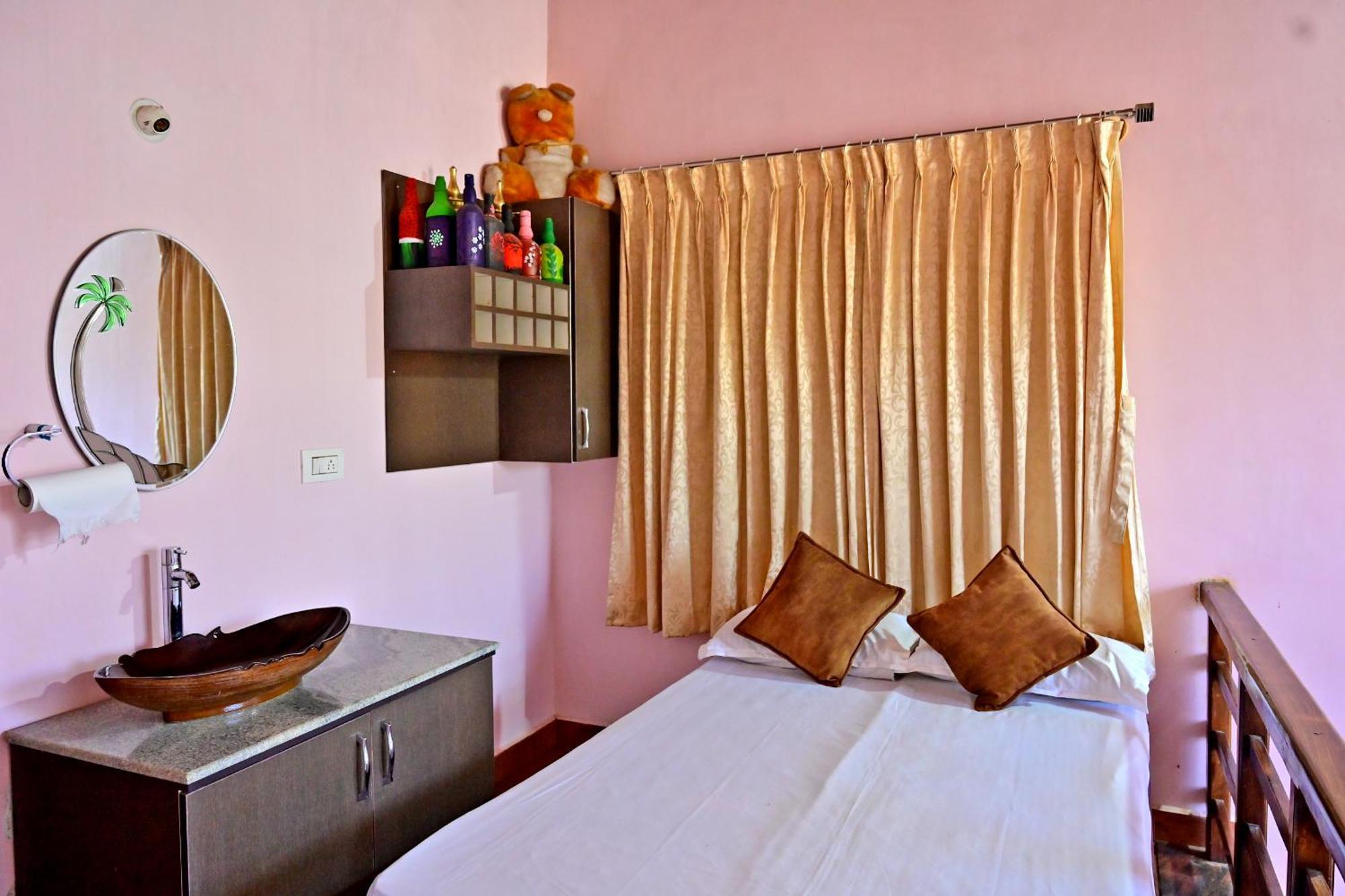 Hulihara Homestay - Full Villa, Coffee Estate & Balcony View Sakleshpur Exterior foto